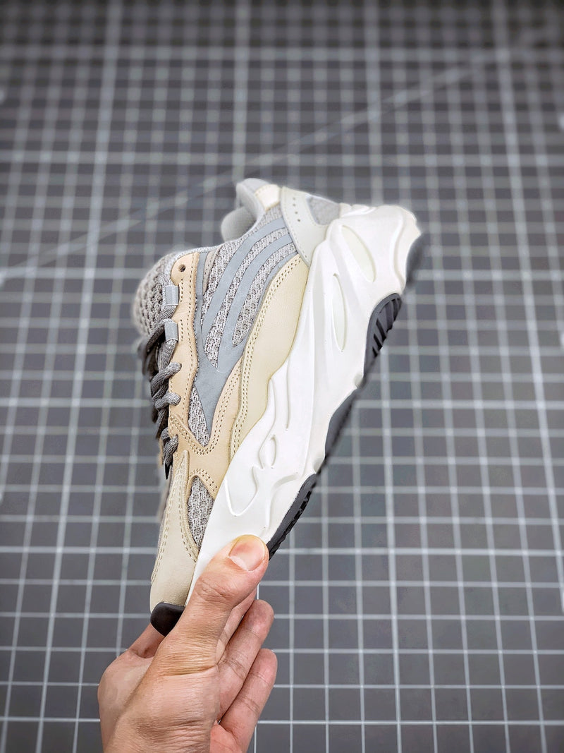 Tênis Adidas Yeezy Boost 700 V2 Cream