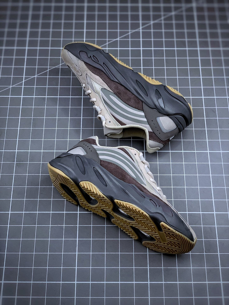 Tênis Adidas Yeezy Boost 700 V2 Tephra