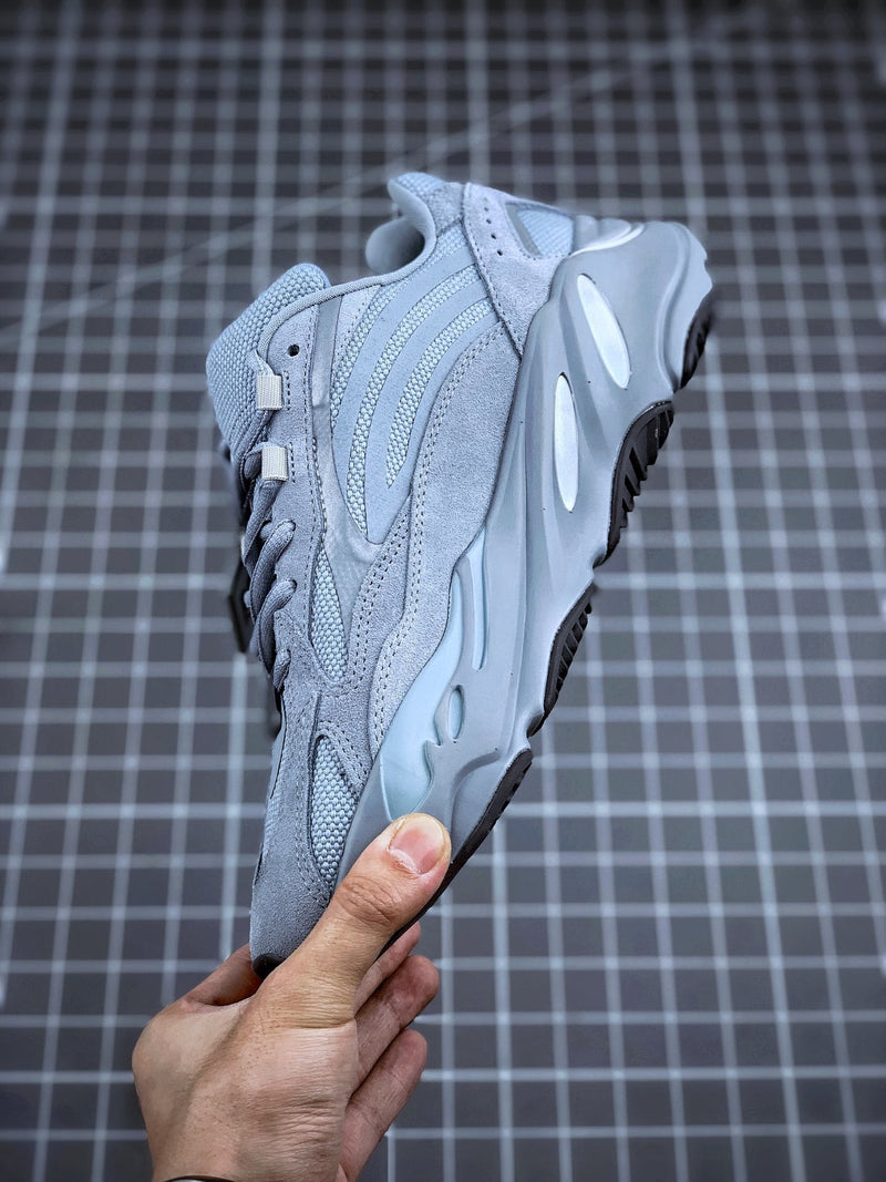 Tênis Adidas Yeezy Boost 700 V2 Hospital Blue