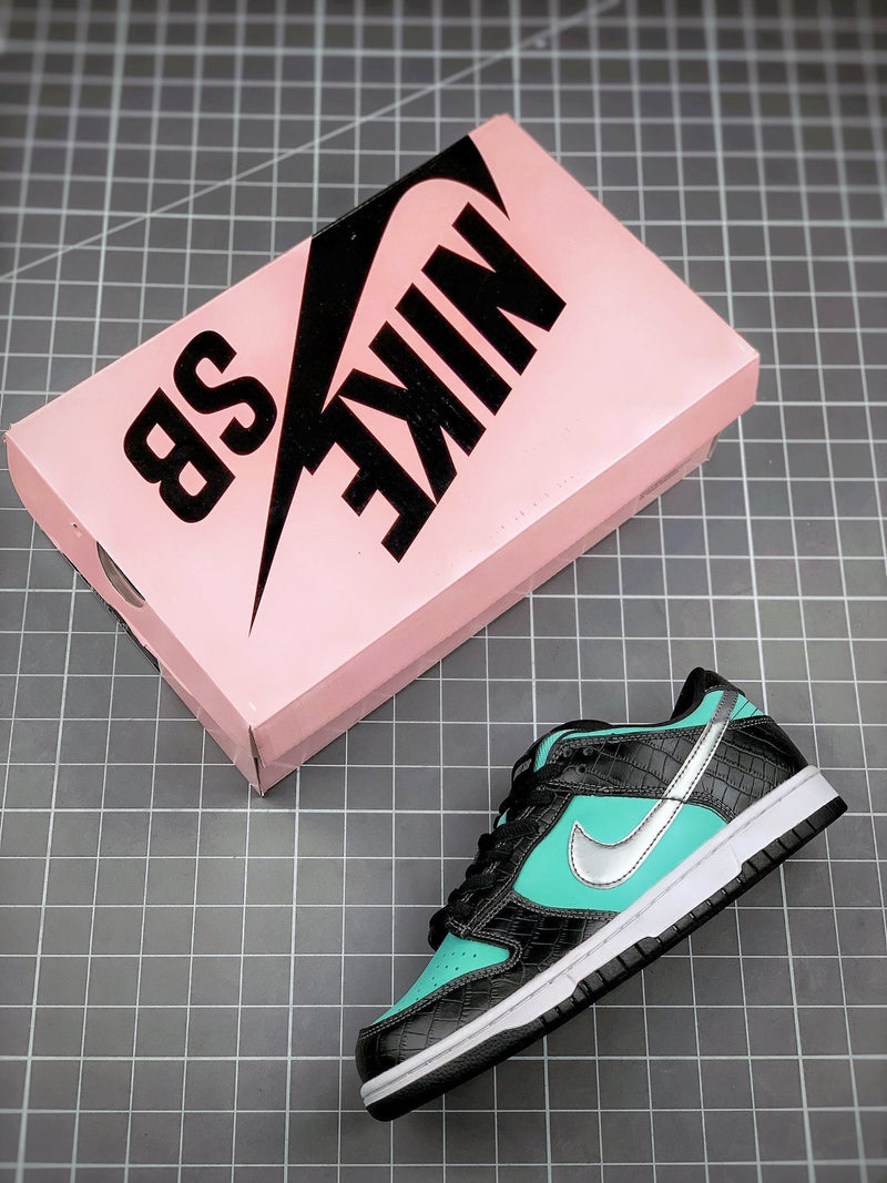 Tênis Nike SB Dunk Low x Tiffany 'Diamond Supply'