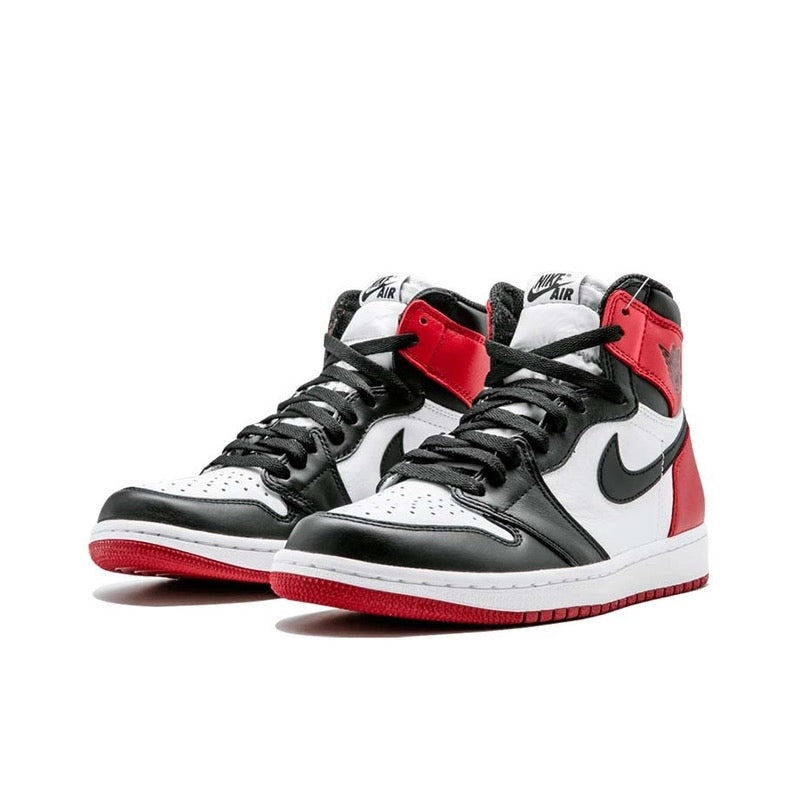 Tênis Nike Air Jordan 1 Retro Black Toe