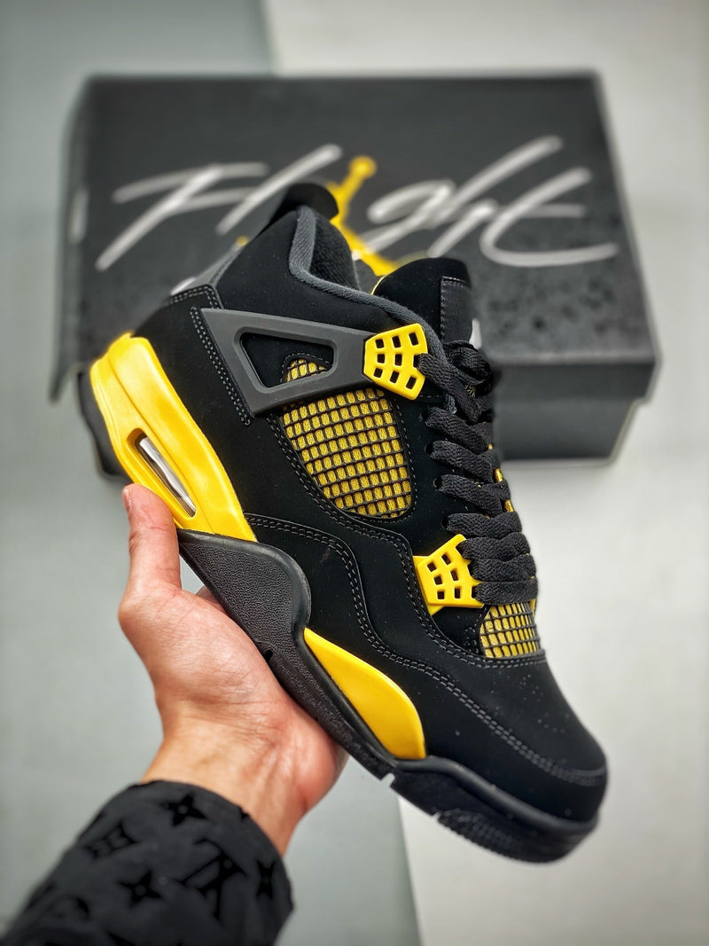 Tênis Nike Air Jordan 4 "Thunder"