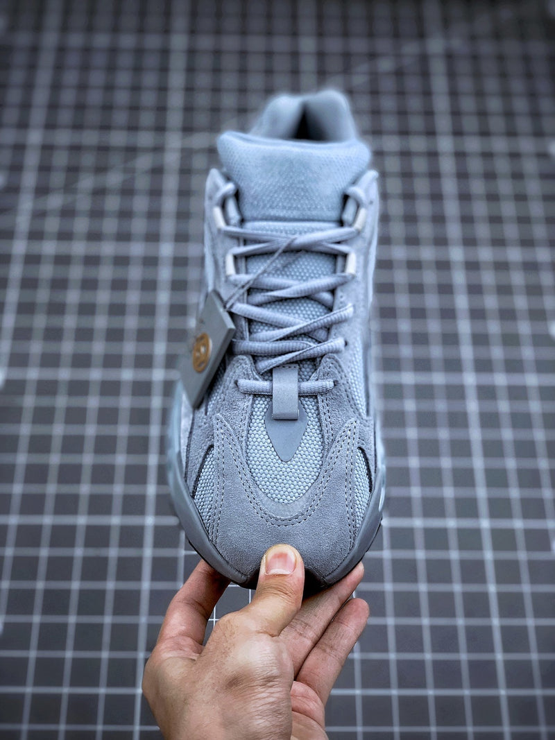 Tênis Adidas Yeezy Boost 700 V2 Hospital Blue