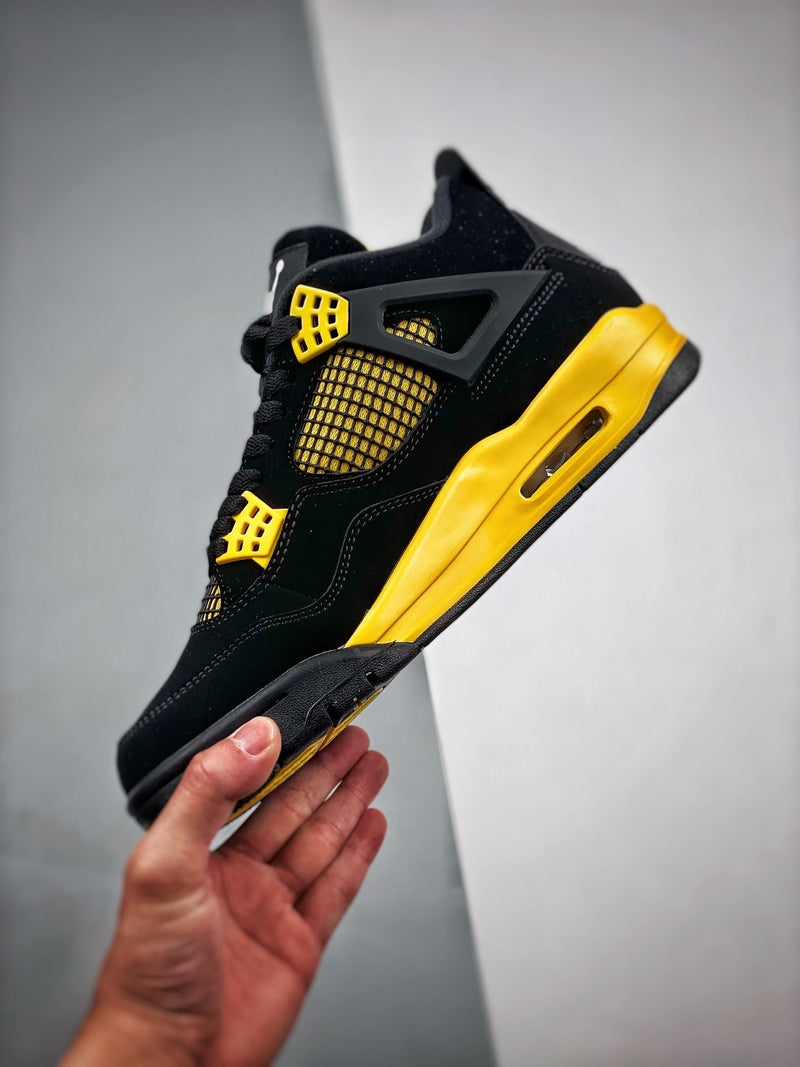 Tênis Nike Air Jordan 4 "Thunder"