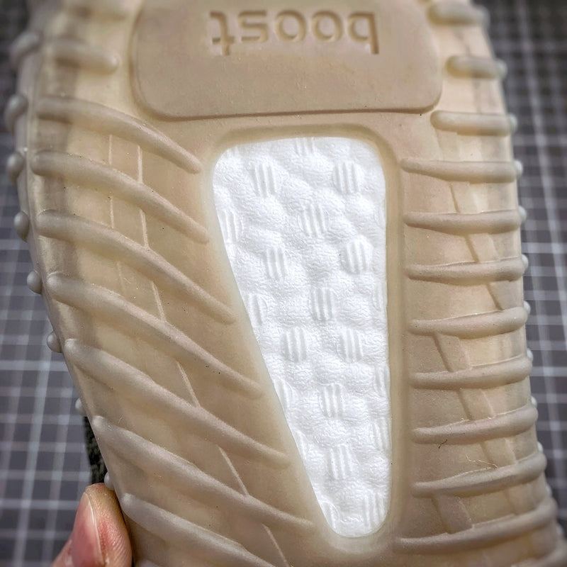 Tênis Adidas Yeezy 350 Boost V2 Beluga (Refletivo)