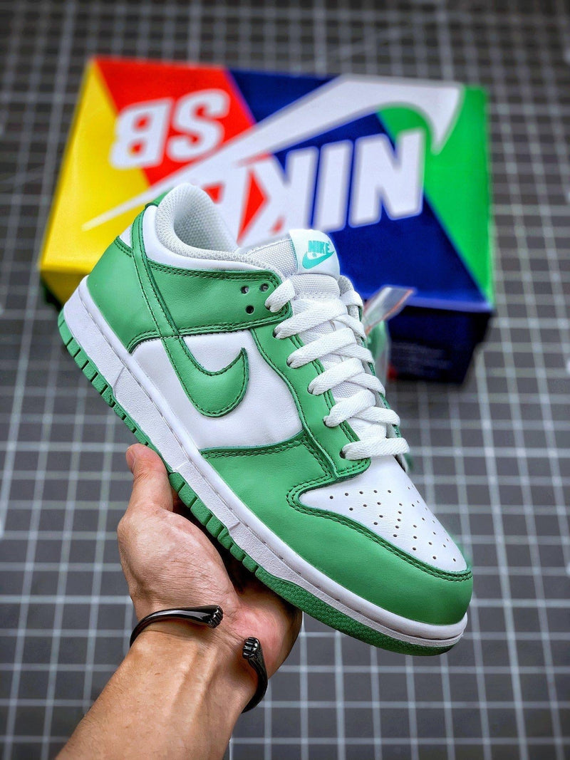 Tênis Nike SB Dunk Low "Green Tender Powder"