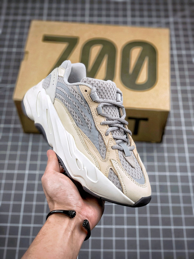 Tênis Adidas Yeezy Boost 700 V2 Cream