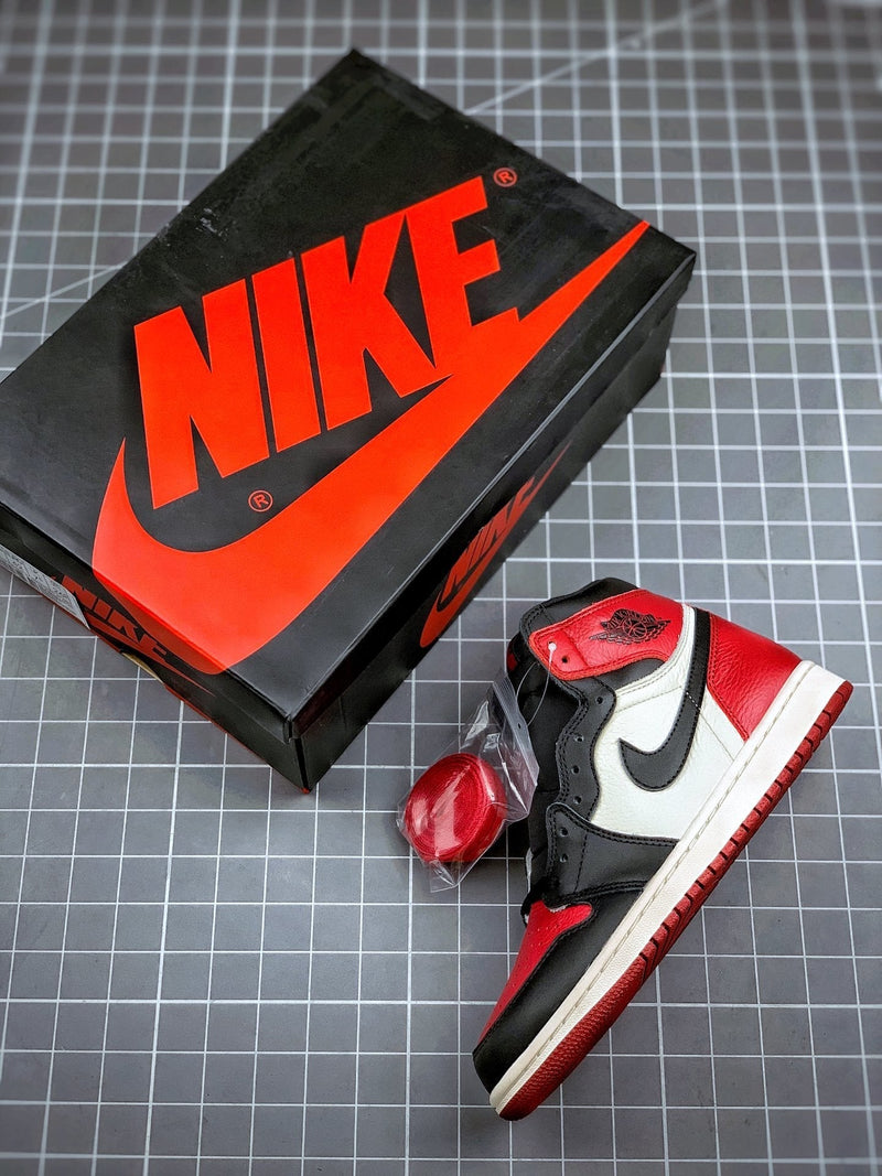 Tênis Nike Air Jordan 1 High Retro 'Bred Toe'