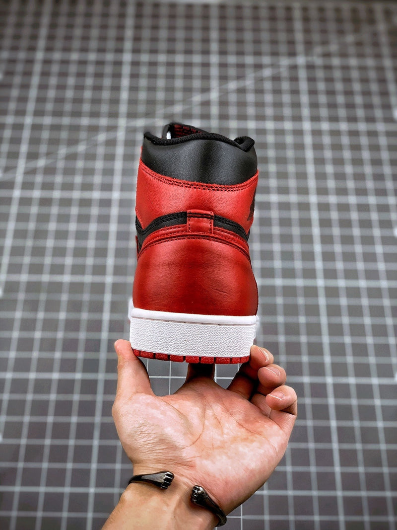 Tênis Nike Air Jordan 1 High 'Bred Banned'