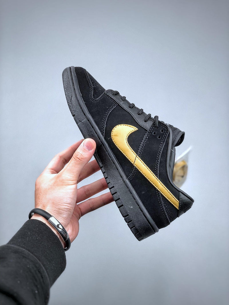 Tênis Nike SB Dunk Low "Black Gold"