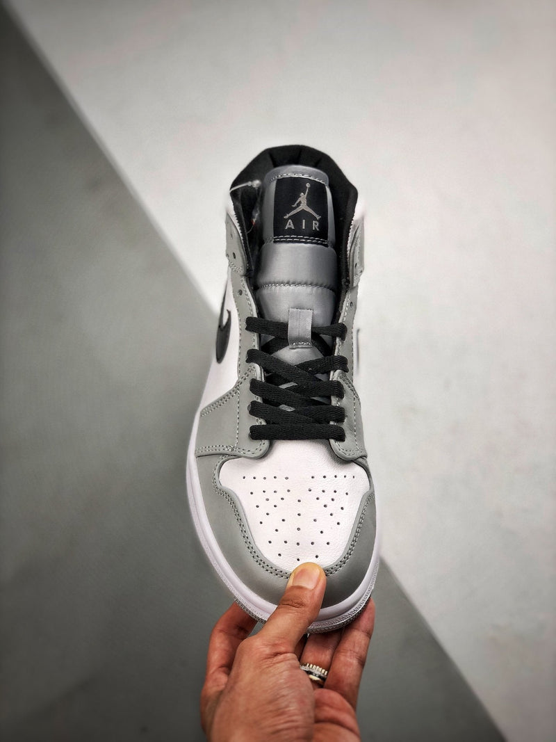 Tênis Nike Air Jordan 1 MID "Light Smoke Grey"